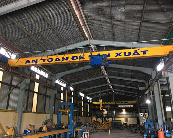 Cẩu trục nhà xưởng giúp giảm nhân công tăng năng suất lao động